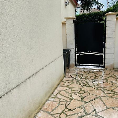Cozy Apartment Bussy-Saint-Georges Exterior foto